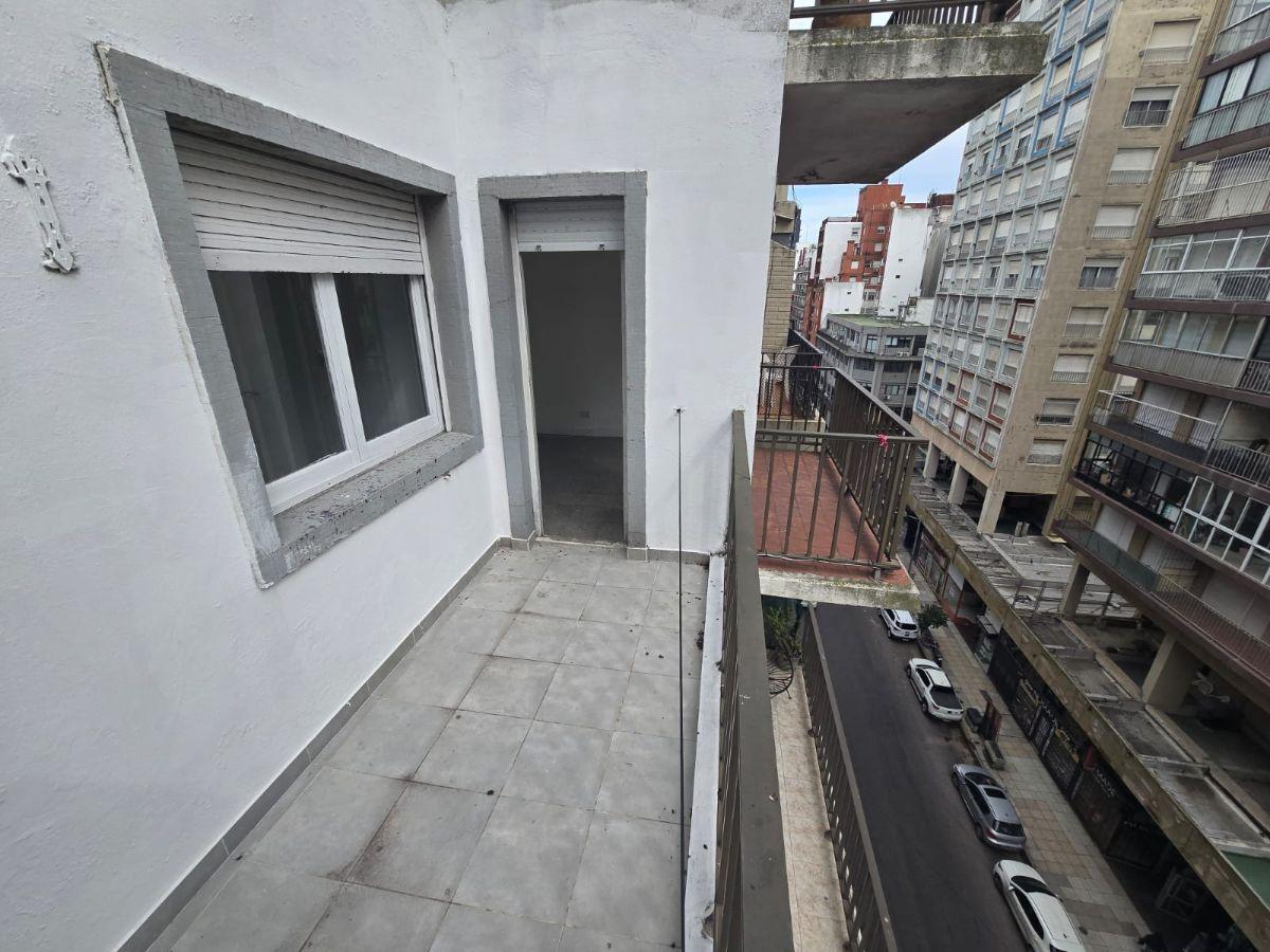 Foto de En Alquiler. Departamento De Tres Ambientes A La Calle - Mar Del Plata, imagen 1