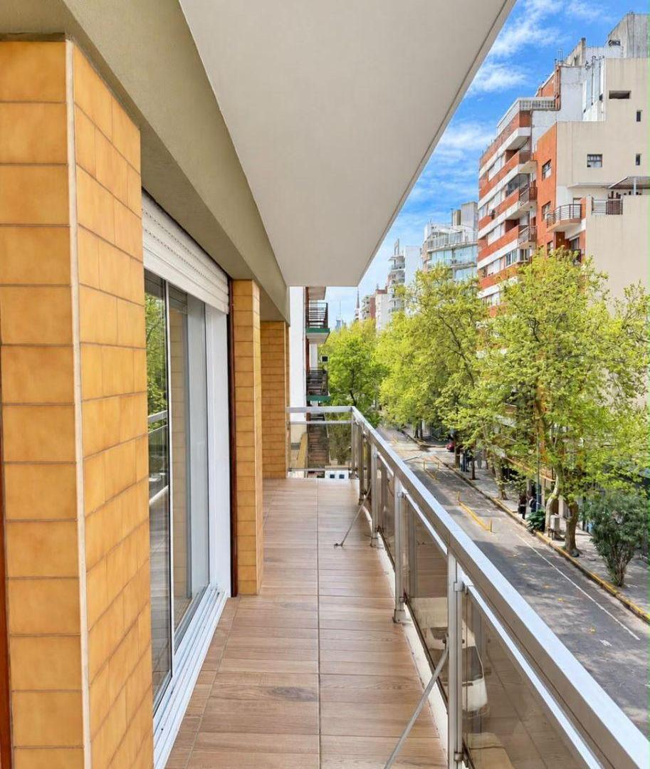 Foto de En venta. Exclusivo departamento de cuatro ambientes con dependencia, imagen 3
