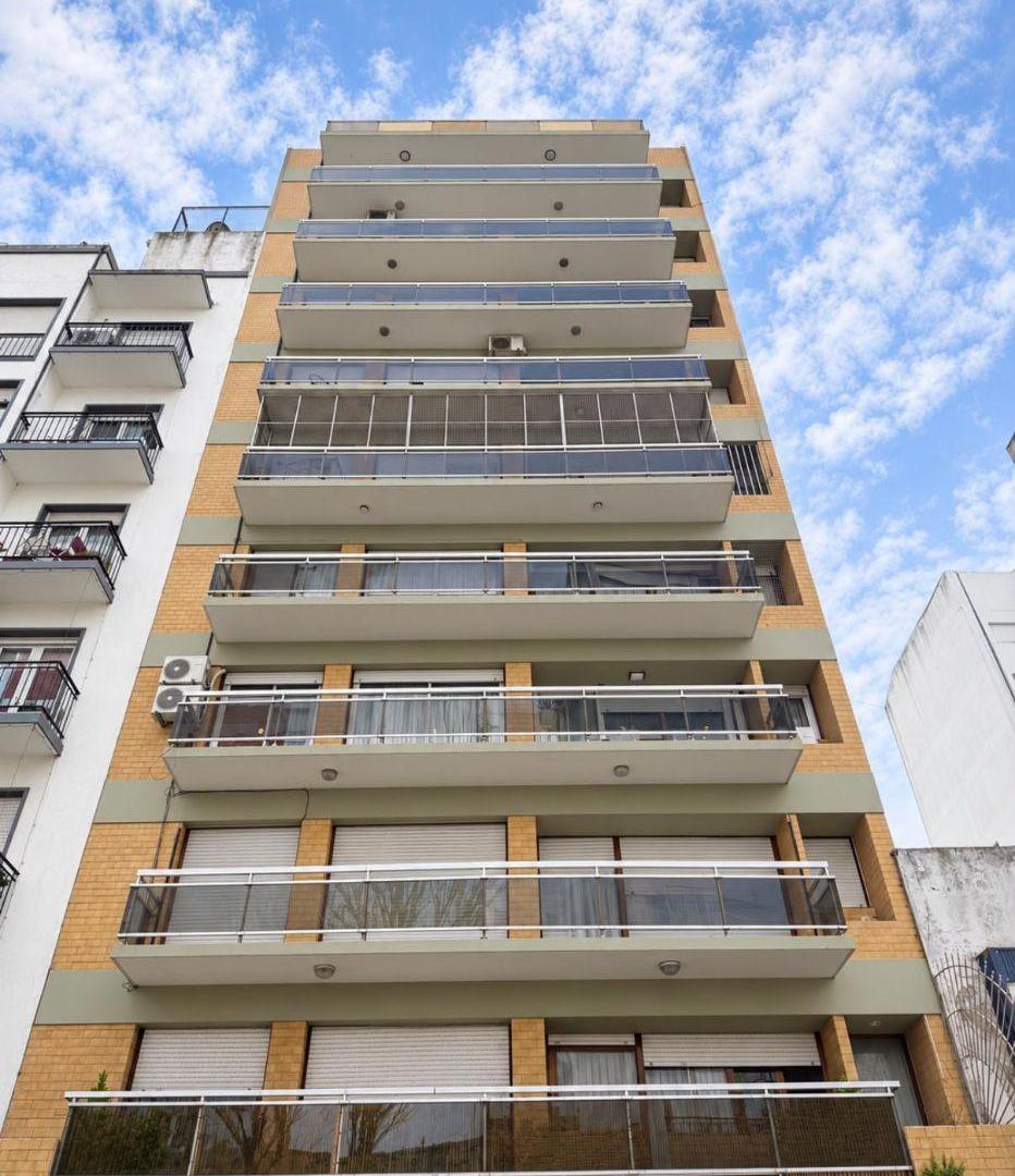 Foto de En venta. Exclusivo departamento de cuatro ambientes con dependencia, imagen 2