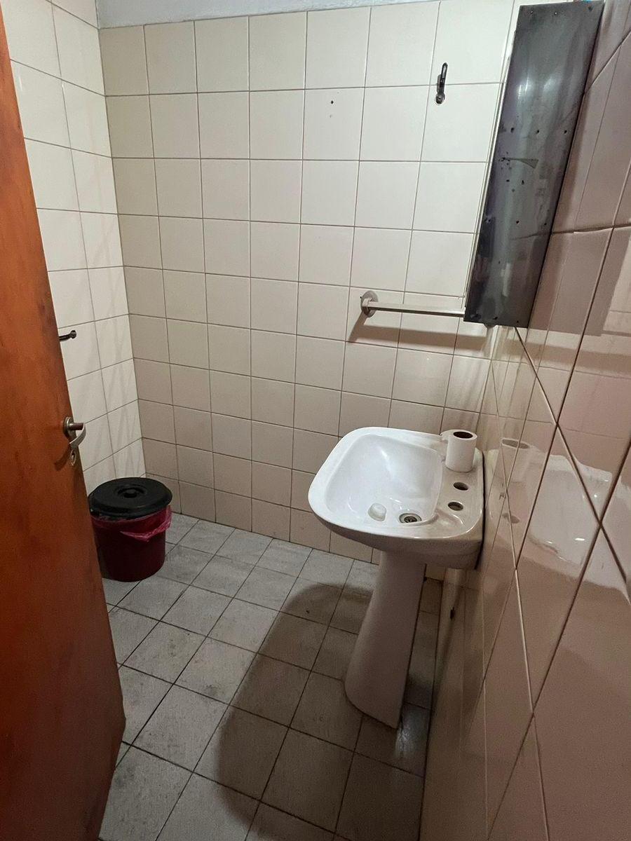 Galpon: 360 m² Juan B. Justo 4400 con Local y Oficina 1