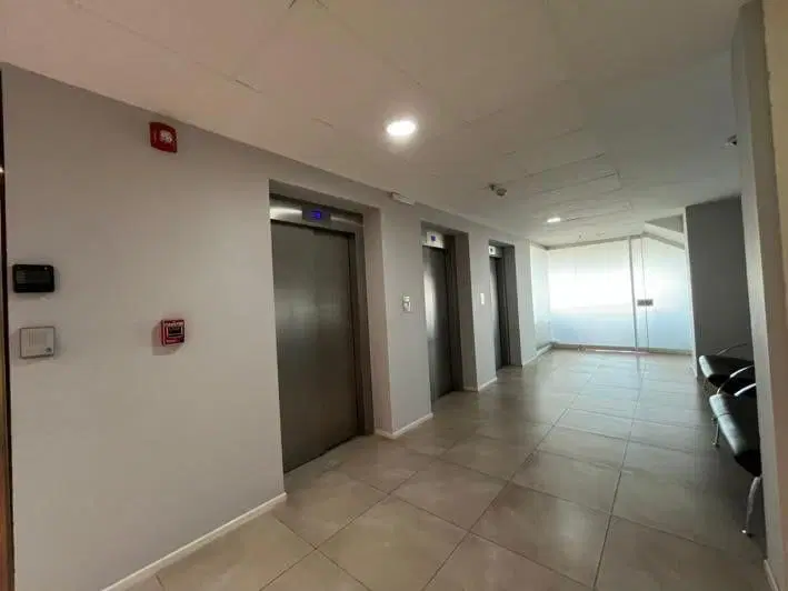 OFICINA EMPRESARIAL PARQUE AEROPUERTO (PEA) 230m2 LIBRES OFICINAS 1er NIVEL 5