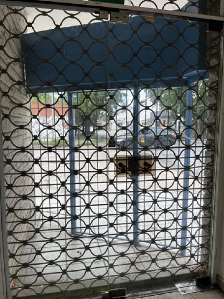 Foto de OPORTUNIDAD LOCAL + DPTO. 3 AMB. EN ESQUINA + ESPACIO AEREO, imagen 2
