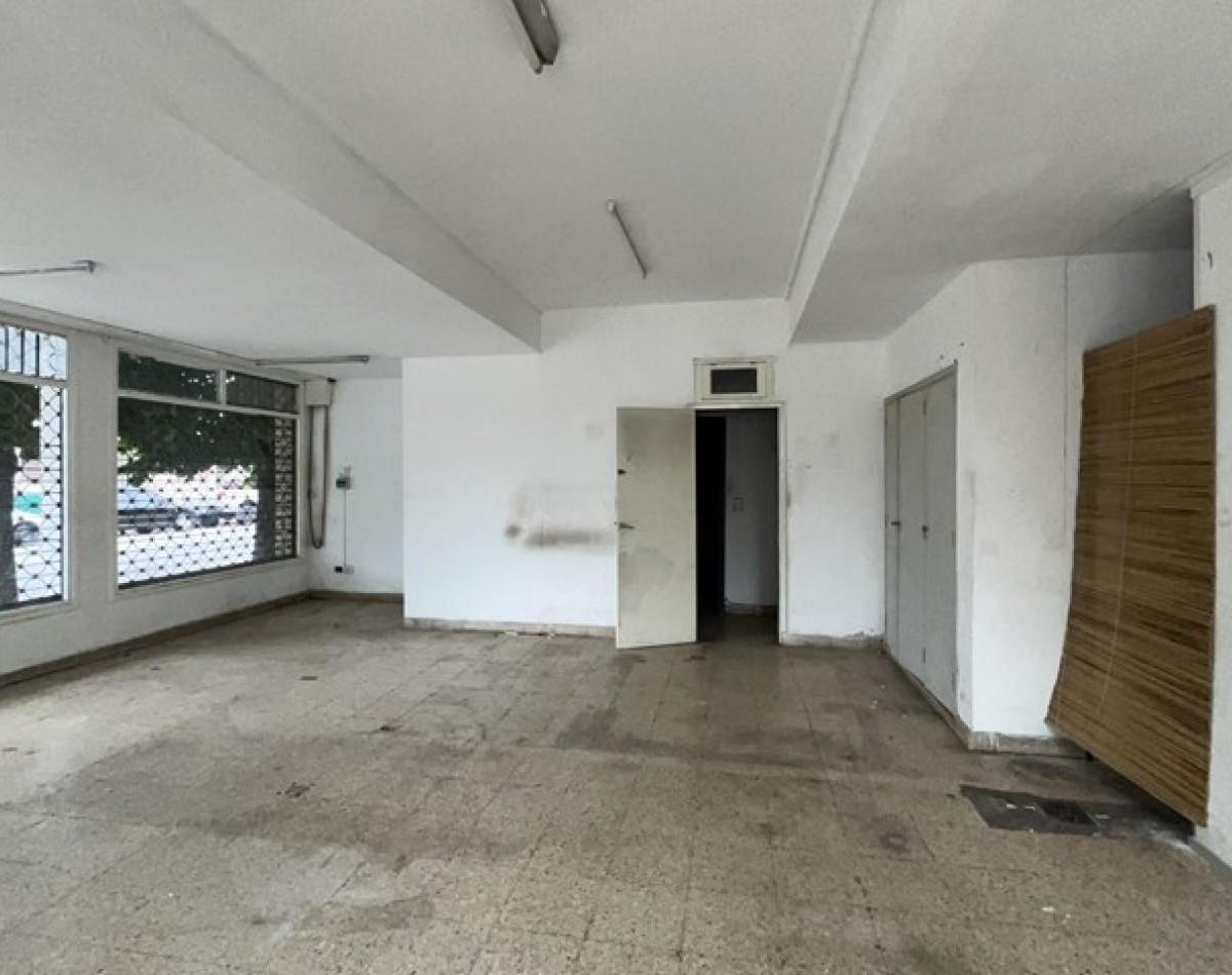 OPORTUNIDAD LOCAL + DPTO. 3 AMB. EN ESQUINA + ESPACIO AEREO