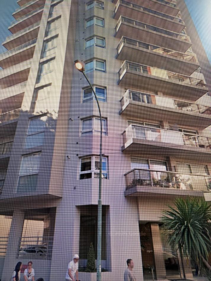 Departamento de 4 amb. con cochera