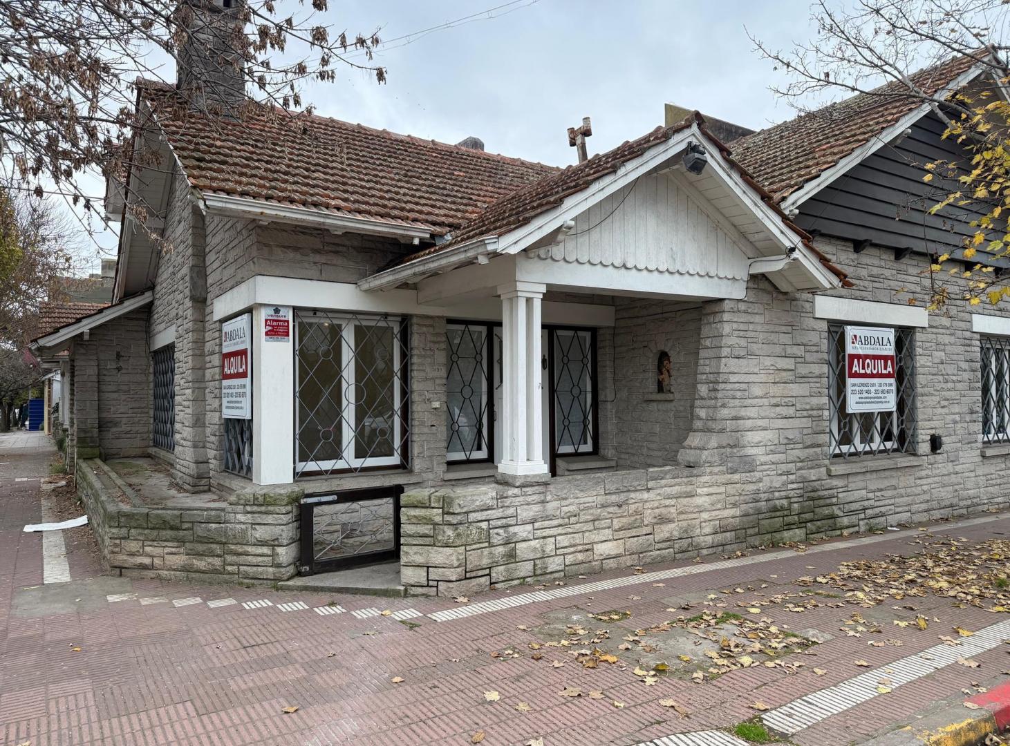 ALQUILER COMERCIAL | Chalet en esquina – Barrio Chauvin