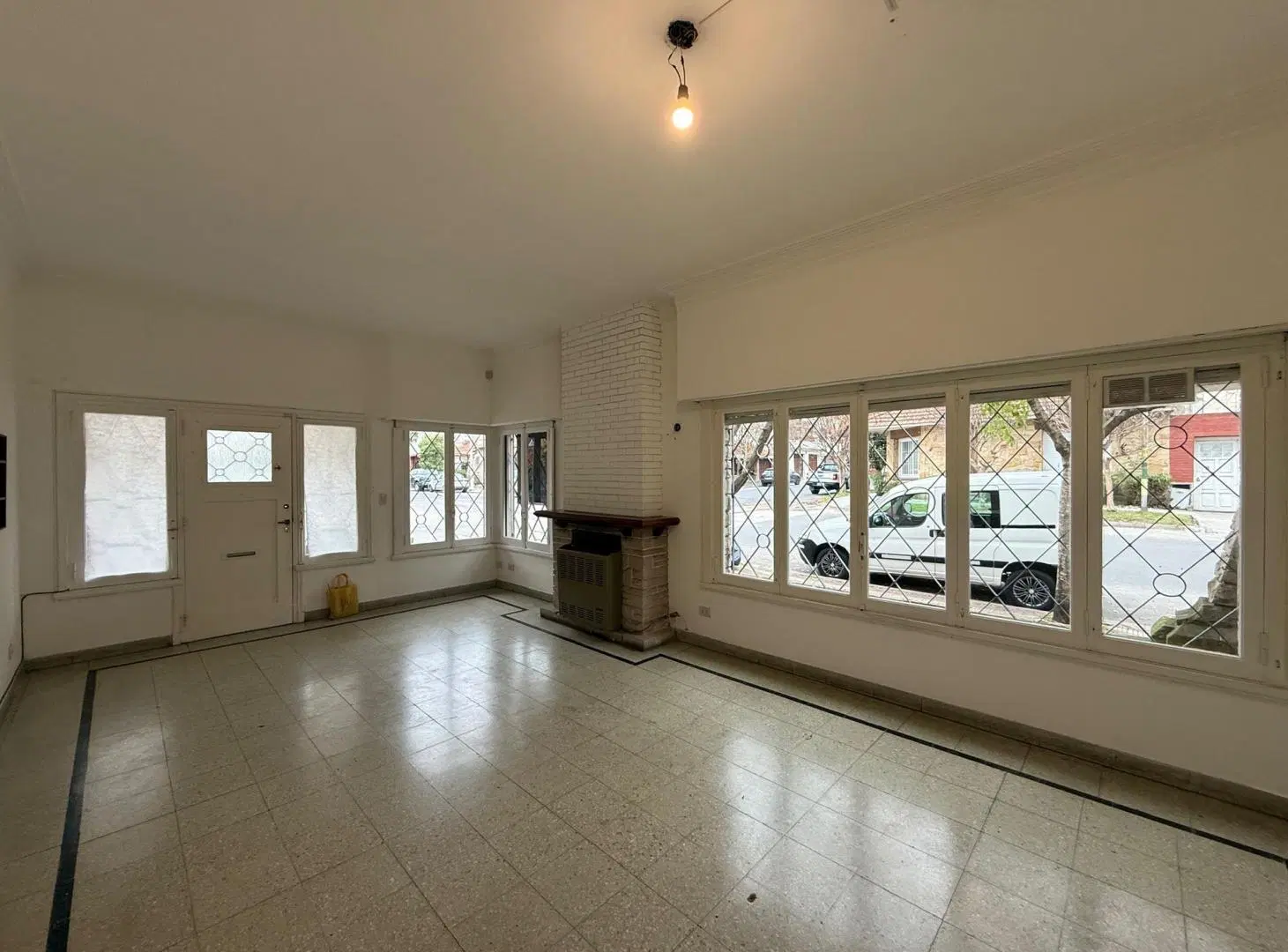 ALQUILER COMERCIAL | Chalet en esquina – Barrio Chauvin 5
