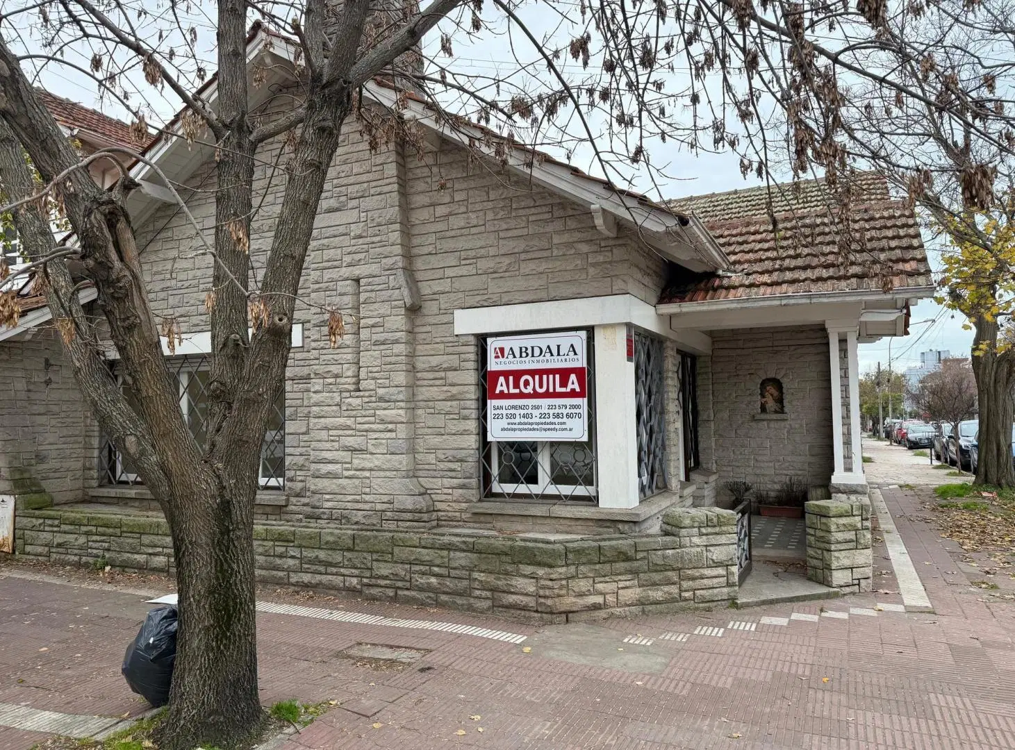 ALQUILER COMERCIAL | Chalet en esquina – Barrio Chauvin 5