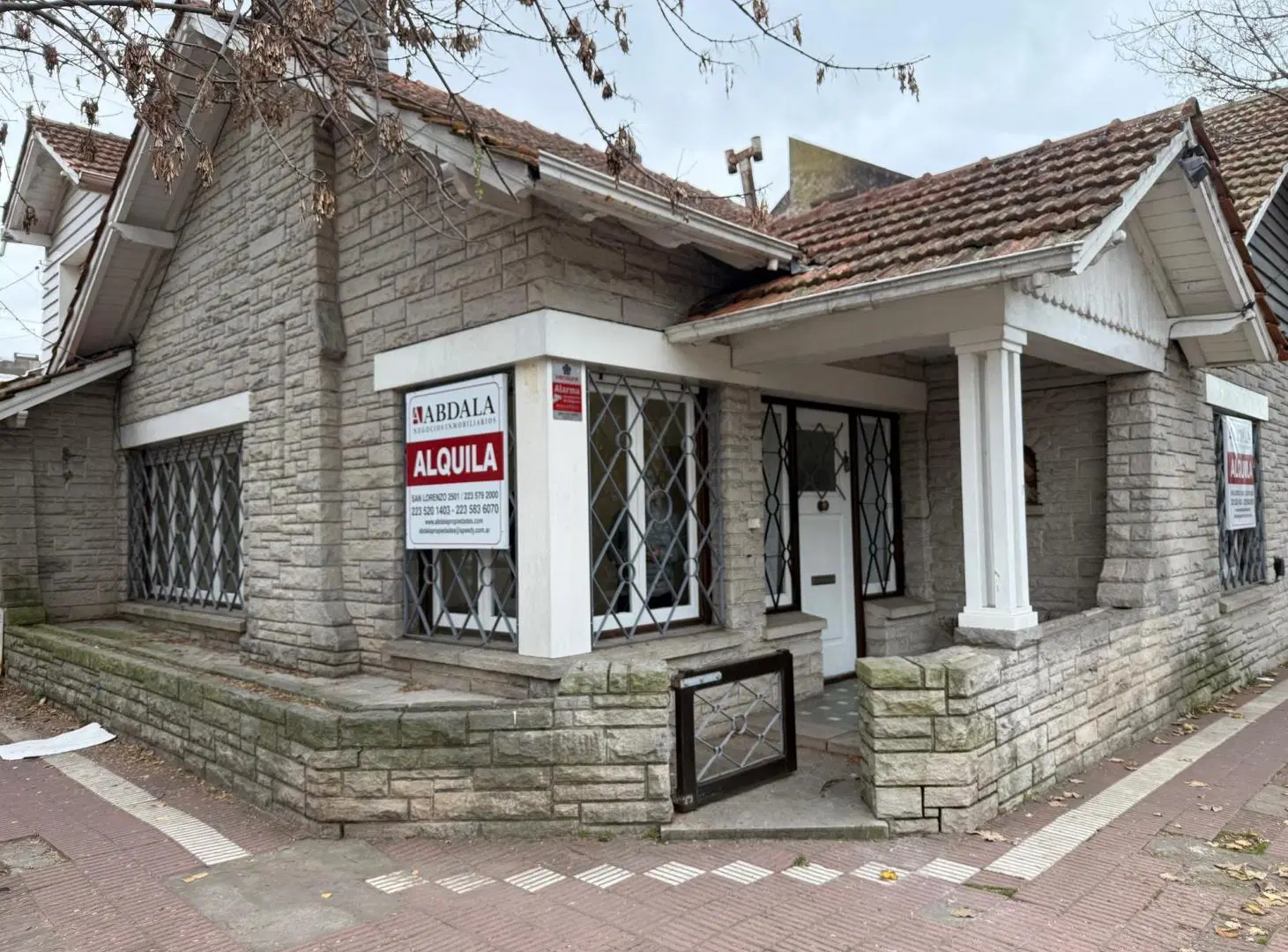 ALQUILER COMERCIAL | Chalet en esquina – Barrio Chauvin 2