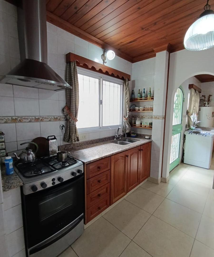 Foto de Venta casa en Blok 7 ambientes, garage, Avellaneda, imagen 2