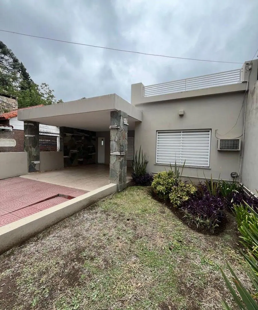 Casa con 225 m² y 3 dormitorios en venta en Fisherton, Donado 200 bis 3