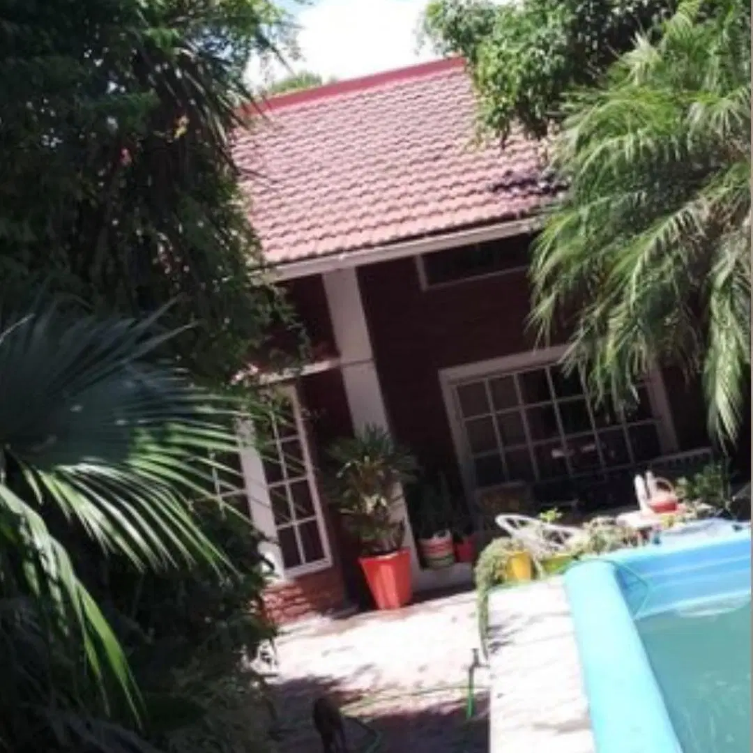 Oportunidad - Venta Casa con pileta 3