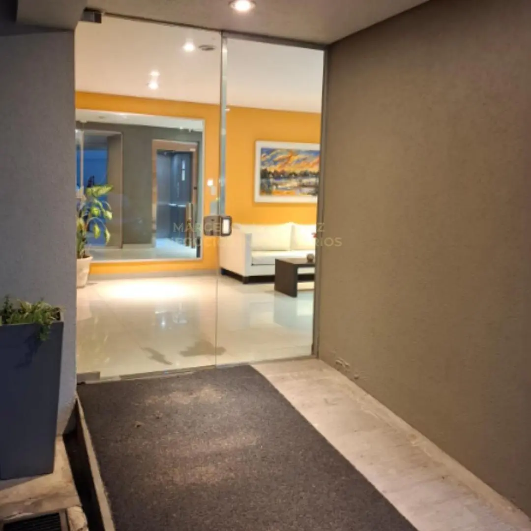 Departamento en Venta 3 ambientes con cochera. Apto Credito Hipotecario! 2