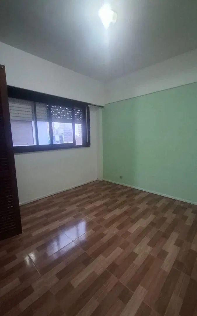 Departamento 2 ambientes, sobre peatonal 1