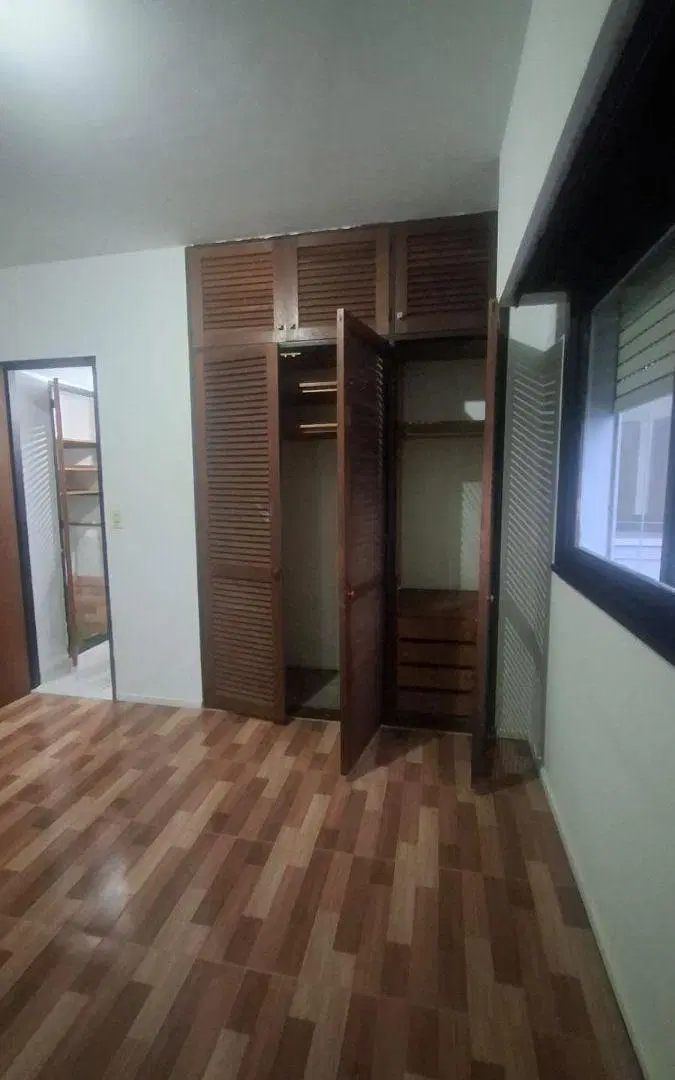 Departamento 2 ambientes, sobre peatonal 4
