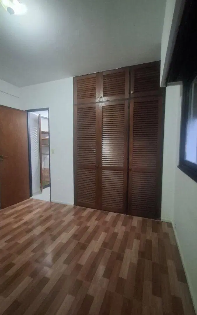 Departamento 2 ambientes, sobre peatonal 2