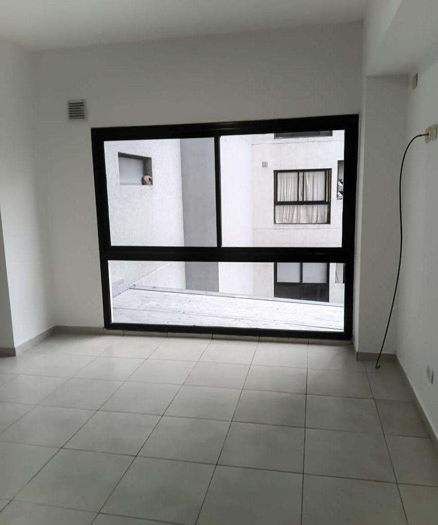 Foto de Departamento Céntrico con balcón, contrafrente, imagen 2