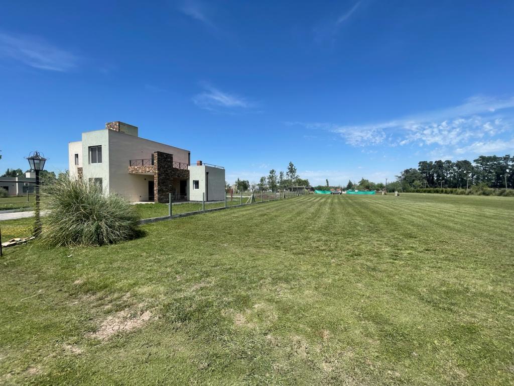 Terreno en Barrio Privado "Lomas de Petión" Lote 26