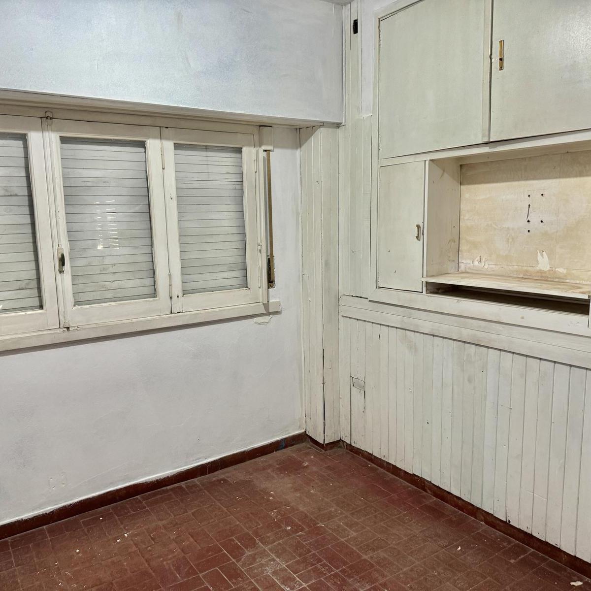 Casa Sarmiento 529, a m de Lara. 5