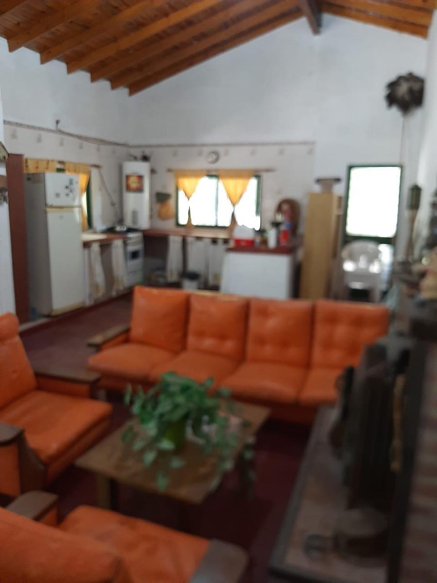 Casa Quinta en Calle Guemes & San Martin, Barrio Peluffo. Cañuelas 3