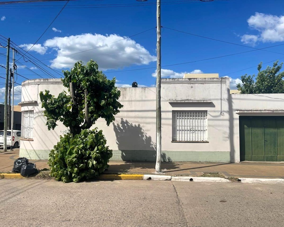 Casa en El Centro de Cañuelas en Calle Lara y Sarmiento 1