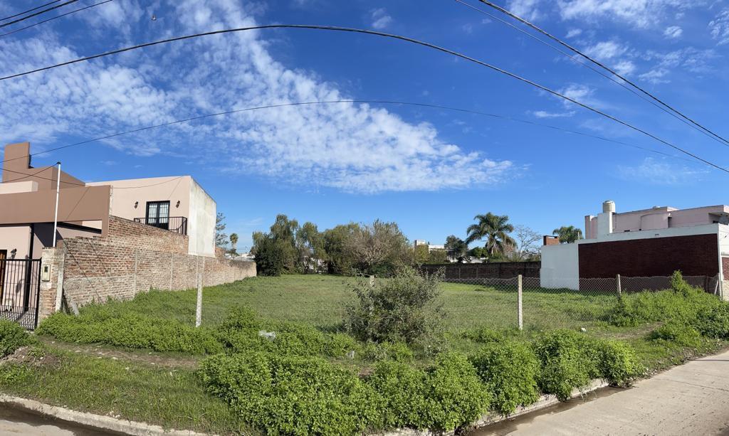 Espectacular Terreno en Mitre Entre Sarmiento y Basavilbaso 2
