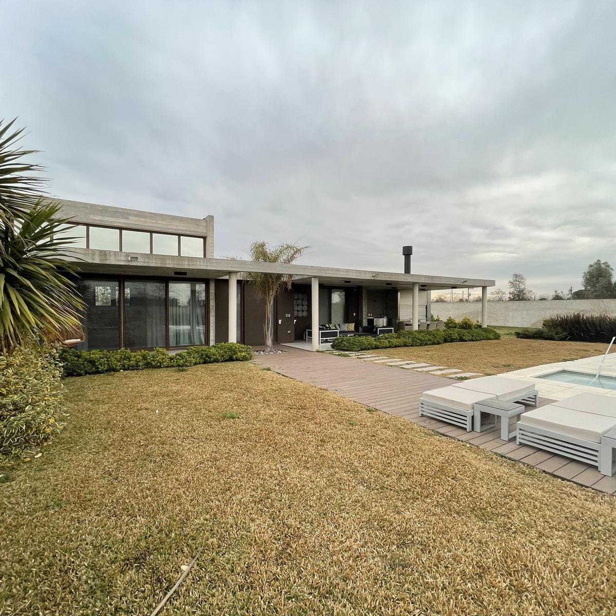 Importante Casa Sobre Av Botta Al 2600, Periferia Cañuelas 2