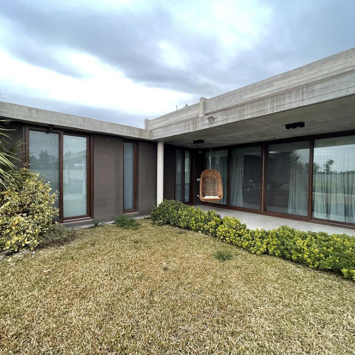 Importante Casa Sobre Av Botta Al 2600, Periferia Cañuelas 1