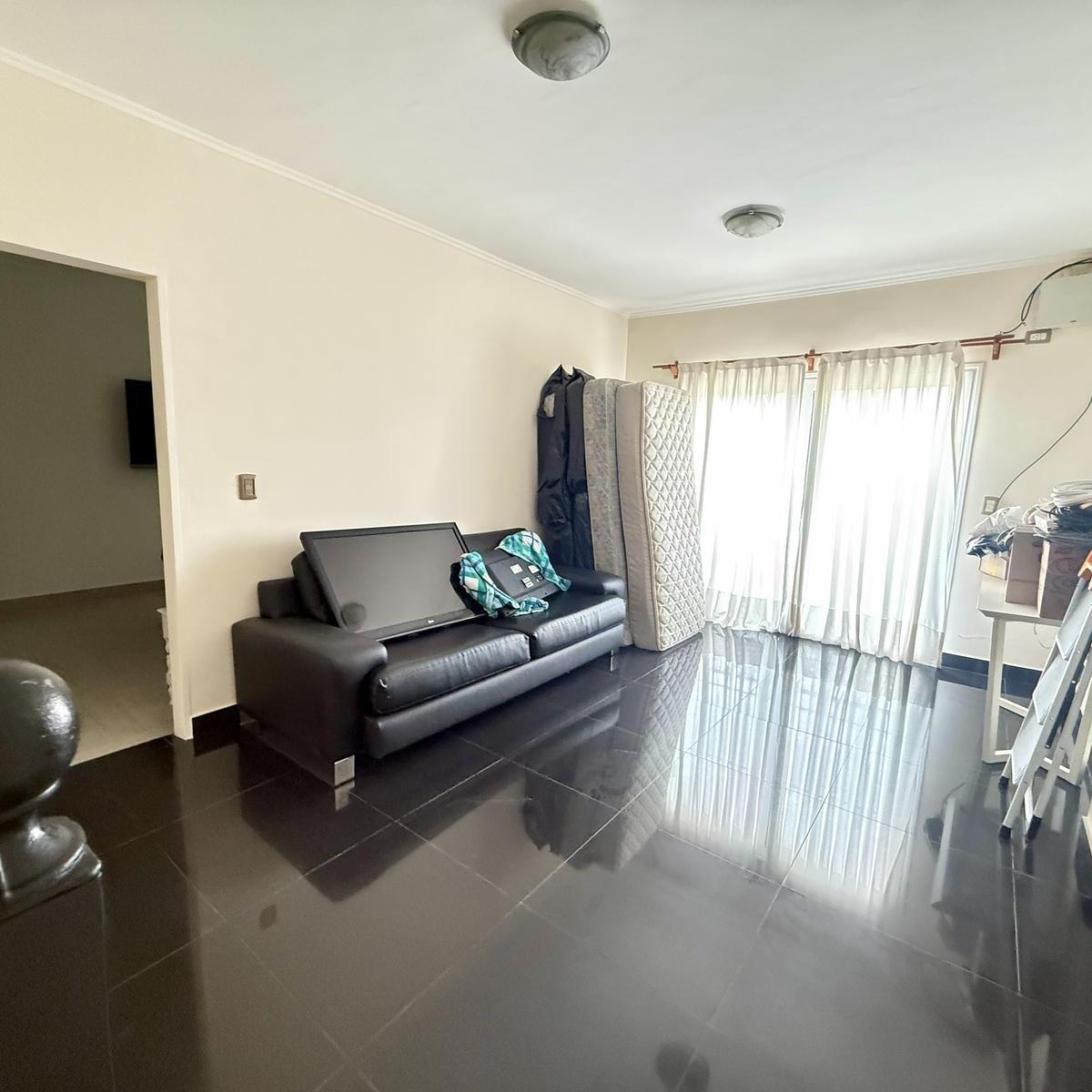 Foto de Hermosa Casa en Hipólitoe Irigoyen al 200, imagen 2
