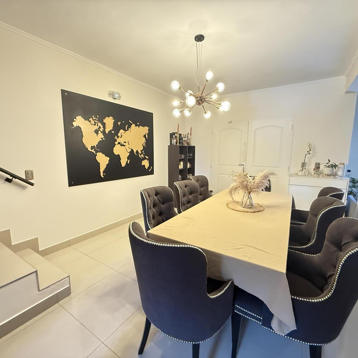 Hermosa Casa en  Hipólitoe Irigoyen  al 200