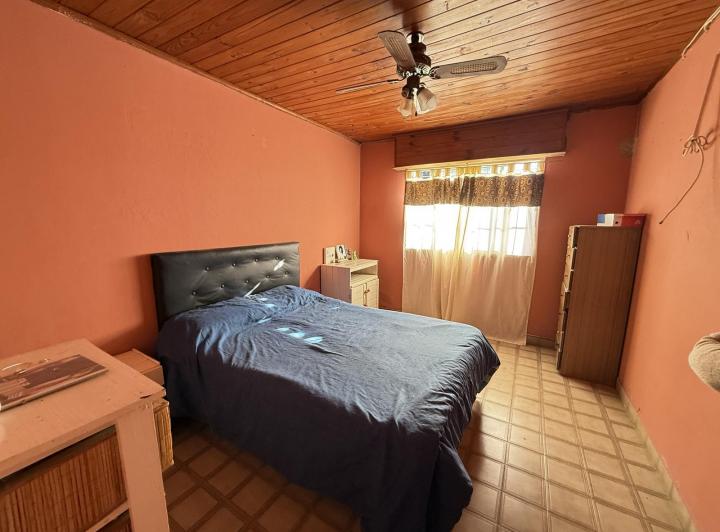 Casa en Velez Sarfield  al 1200, entre Larrea y Saavedra. 3
