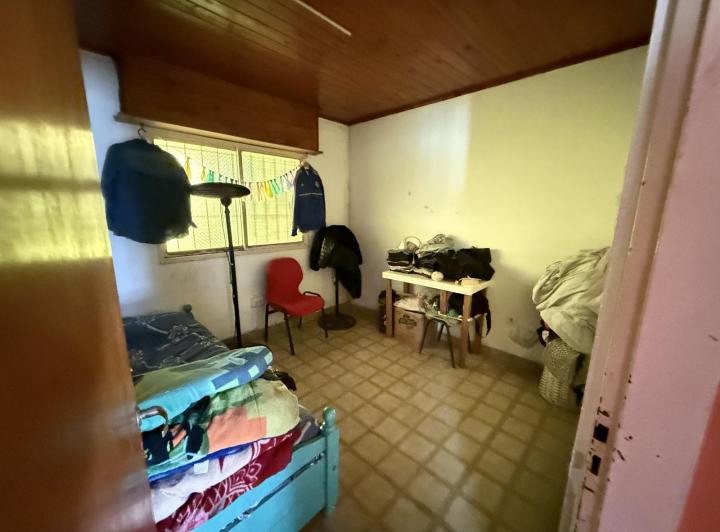 Casa en Velez Sarfield  al 1200, entre Larrea y Saavedra. 4