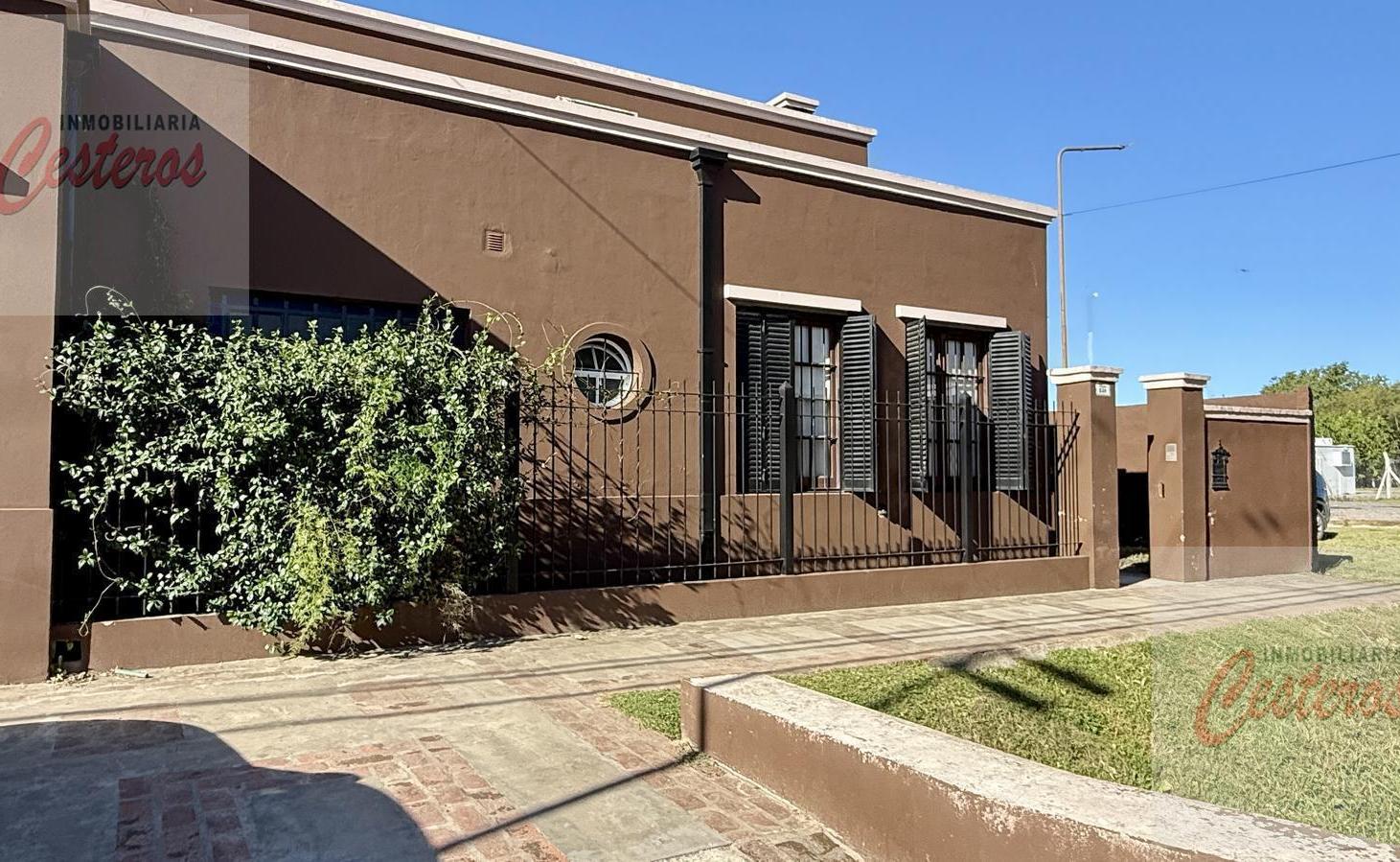 Foto de VENTA Casa 5 Ambientes (250m2) con Pileta sobre calle Pellegrini al, imagen 4