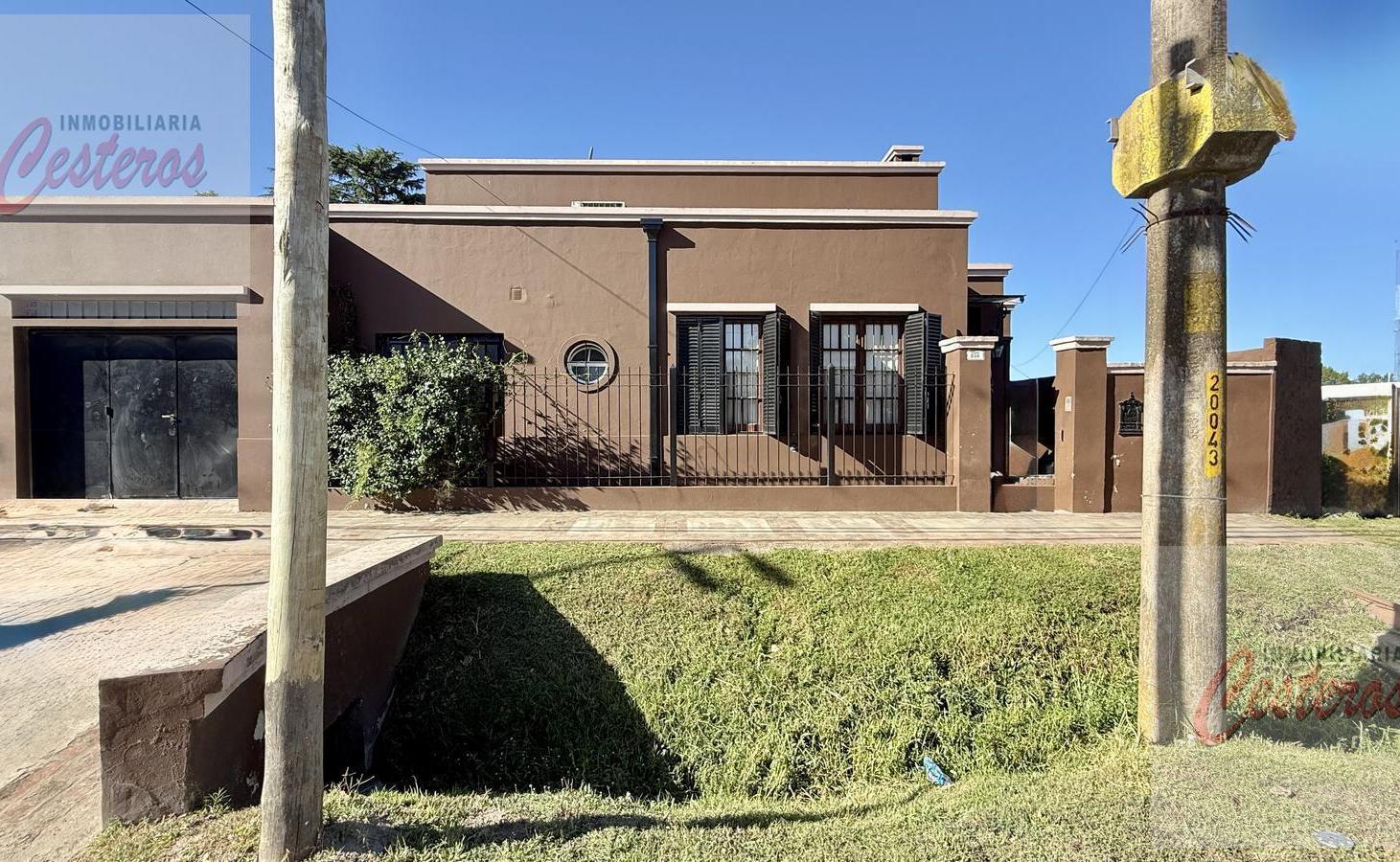 Foto de VENTA Casa 5 Ambientes (250m2) con Pileta sobre calle Pellegrini al, imagen 5