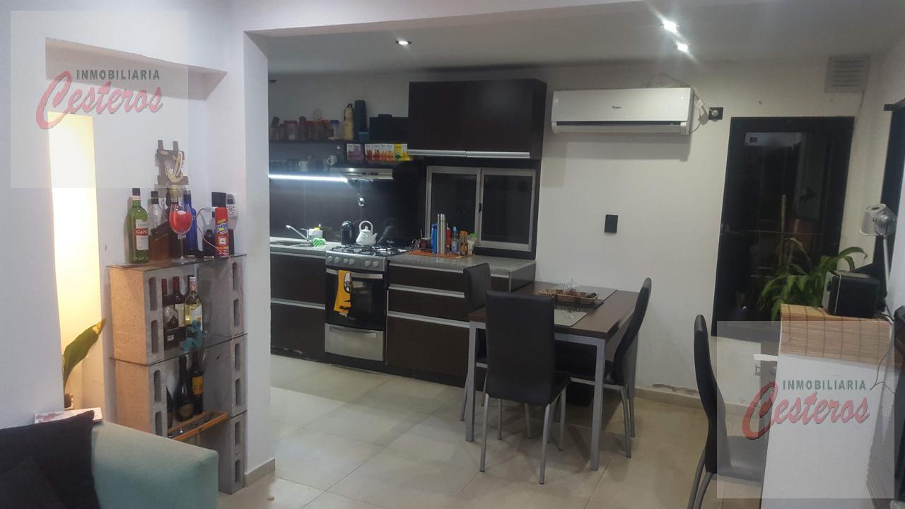 Foto de En Venta Casa Refaccionada en esquina 12 de Octubre 694, esquina San, imagen 5