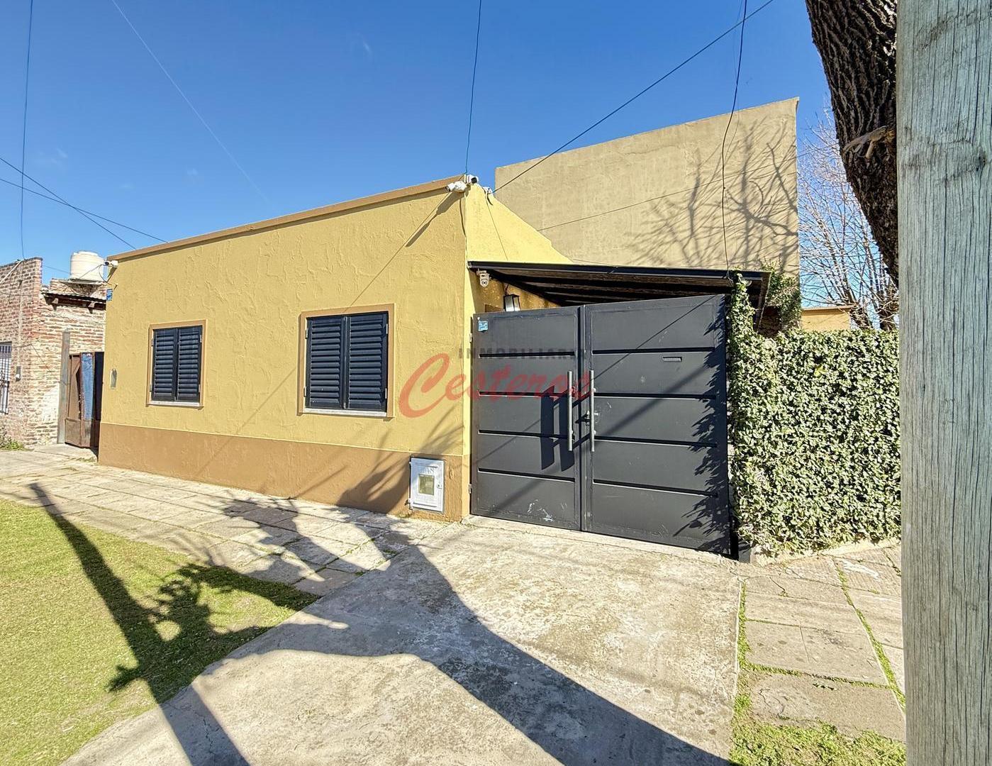 Foto de En Venta Casa Refaccionada en esquina 12 de Octubre 694, esquina San, imagen 3