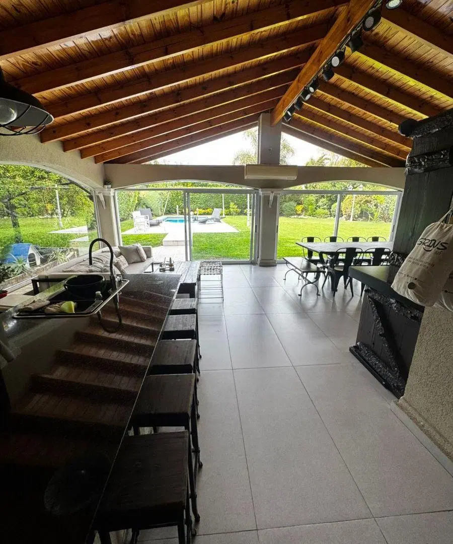 Casa de 860 m² con 3 dormitorios en venta en Echeverría del Lago 2