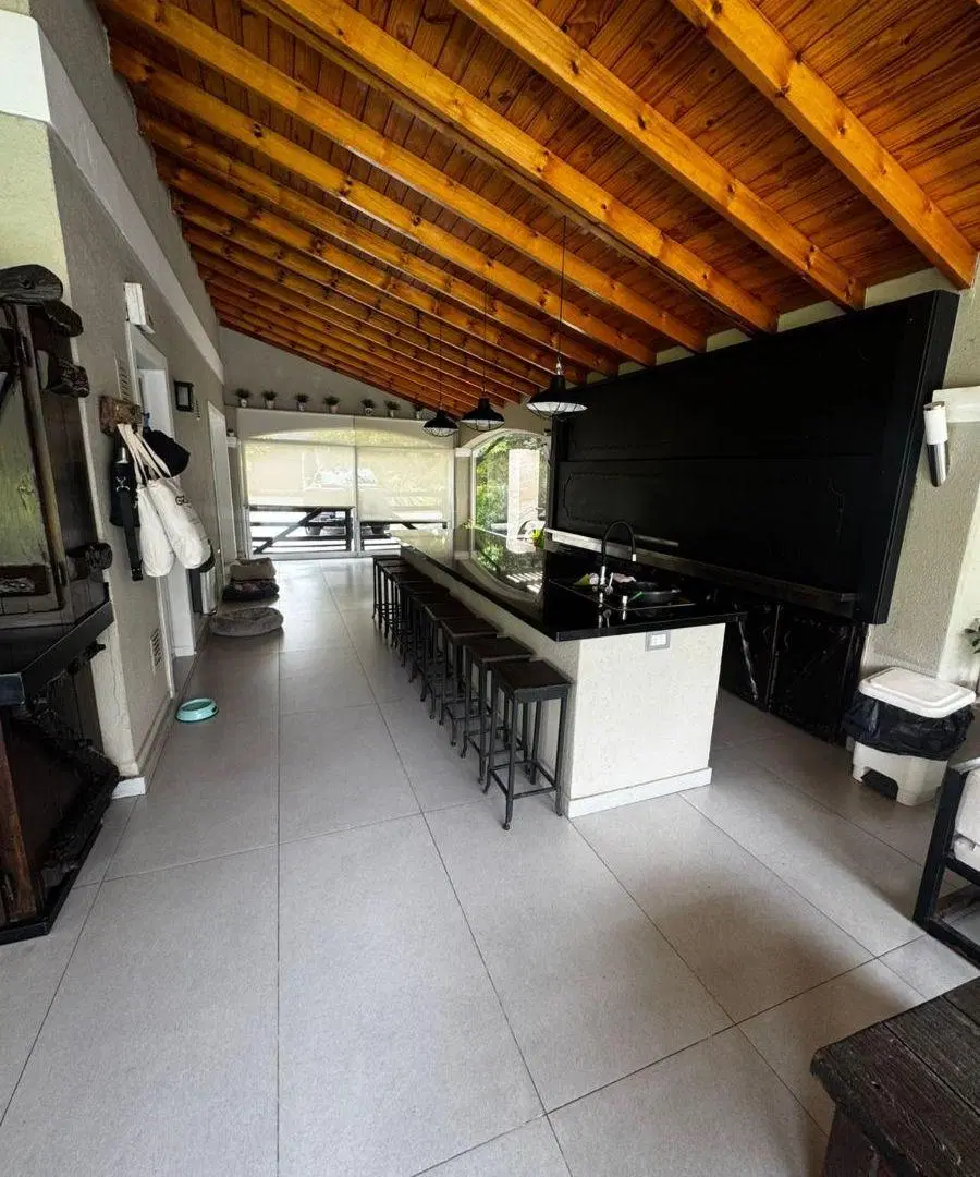 Casa de 860 m² con 3 dormitorios en venta en Echeverría del Lago 5