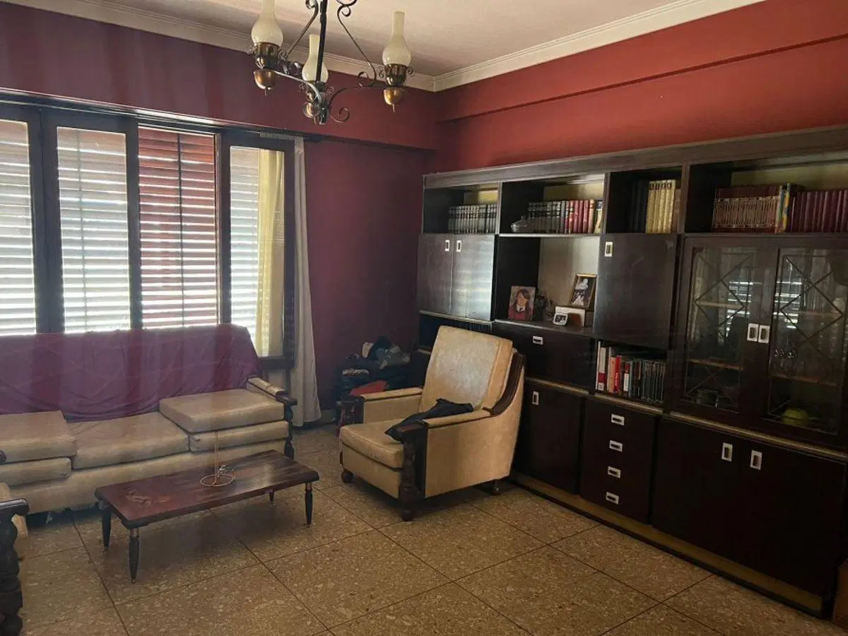 Chalet distribuido en 2 plantas, con 3 dormitorios, patio y cochera 2