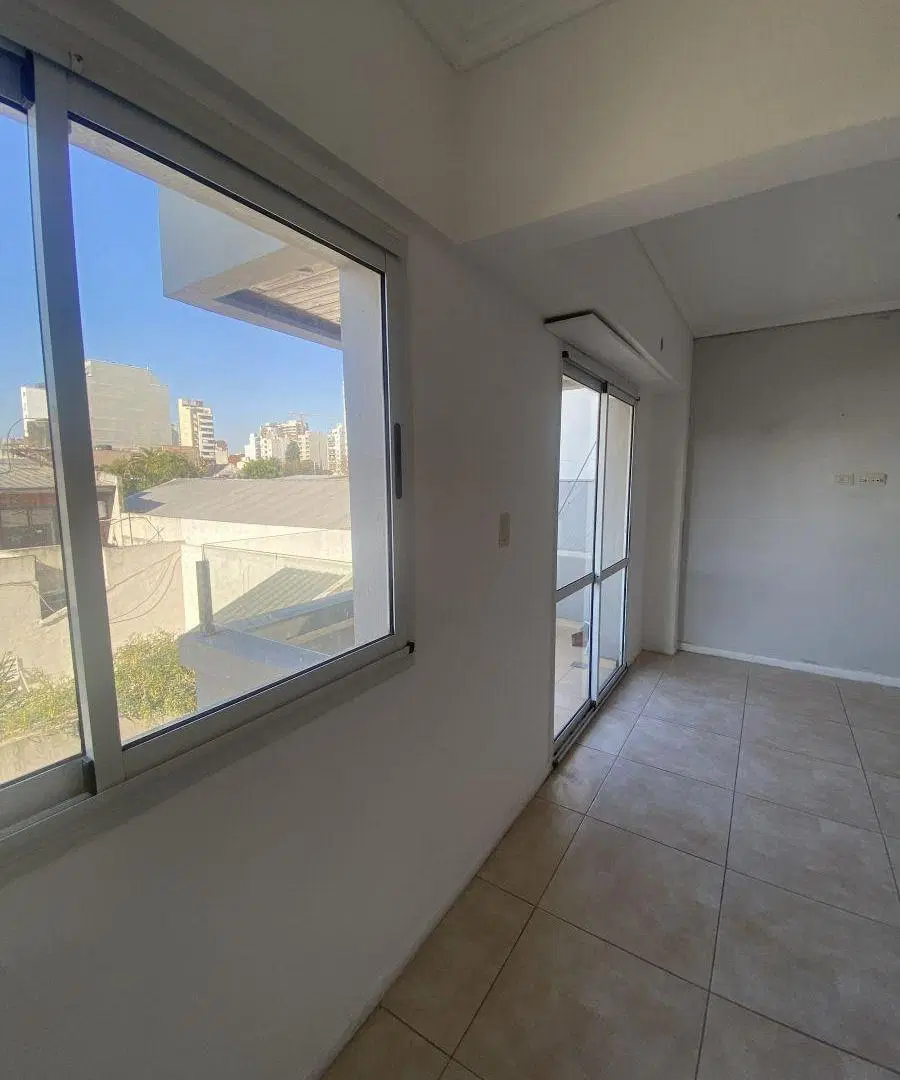Departamento dos ambientes 1 dormitorio en alquiler en Lanús Oeste 3