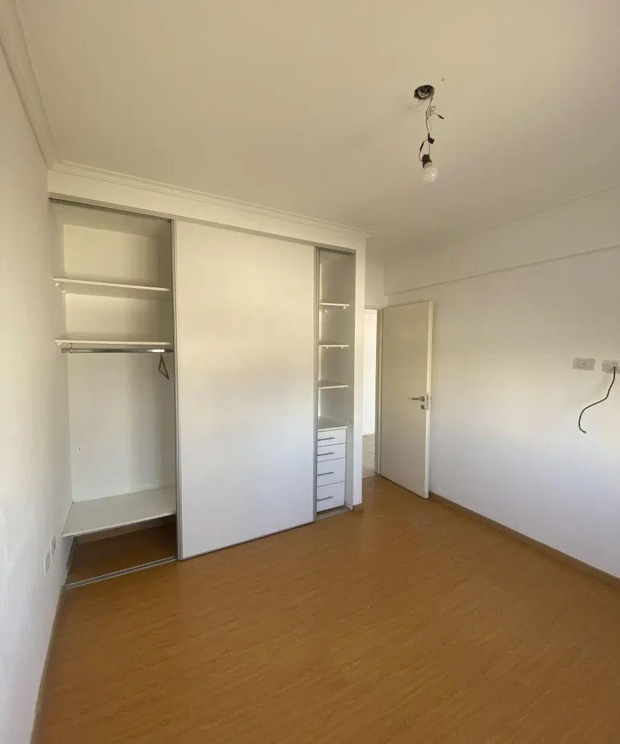 Departamento dos ambientes 1 dormitorio en alquiler en Lanús Oeste 2