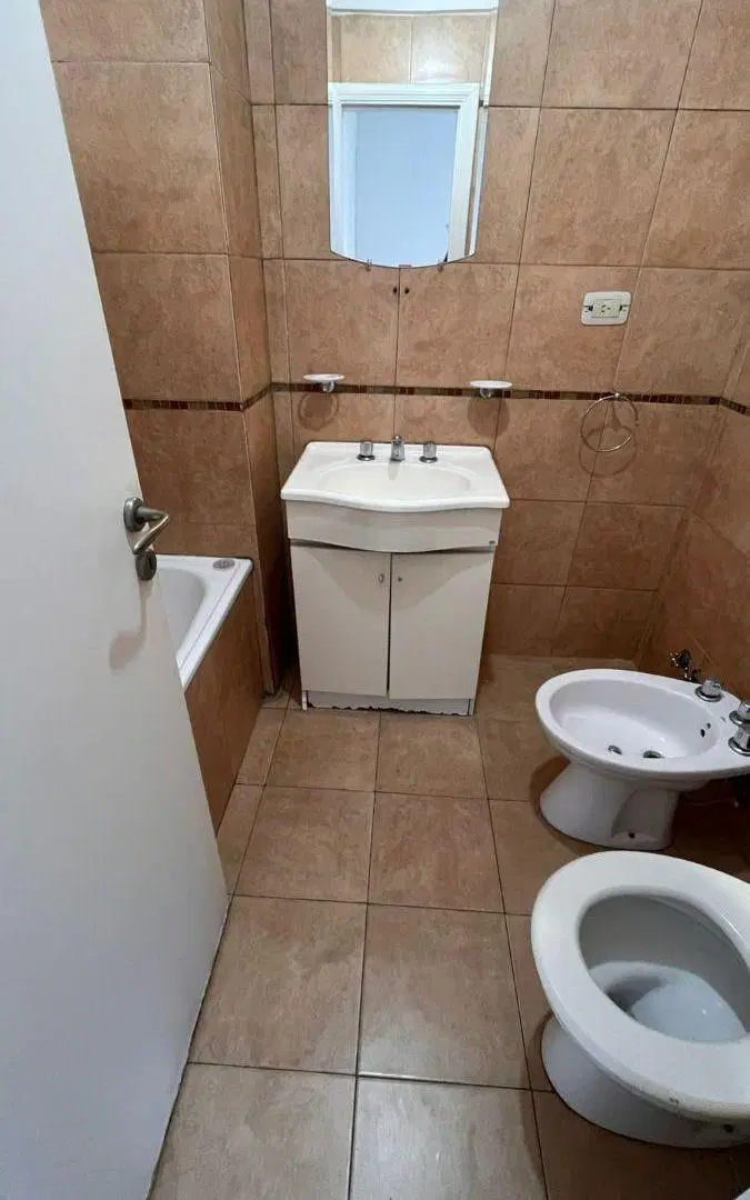 Departamento dos amibientes dormitorio en alquiler en Lanús Este 2