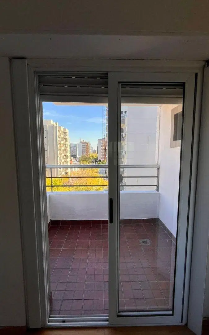 Departamento dos amibientes dormitorio en alquiler en Lanús Este 4