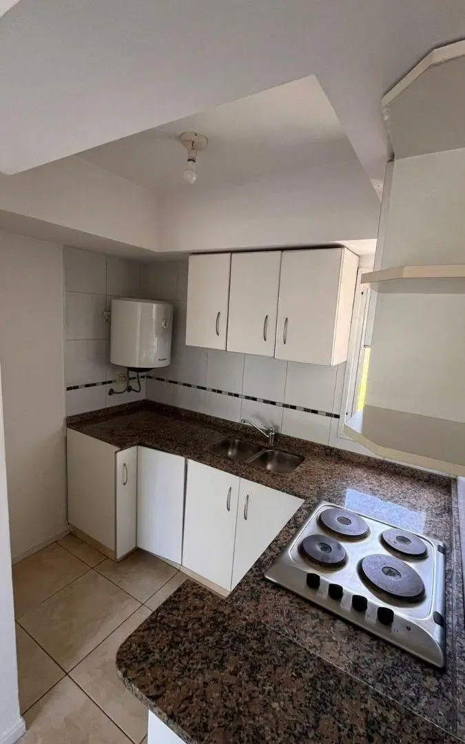 Departamento dos amibientes dormitorio en alquiler en Lanús Este 8