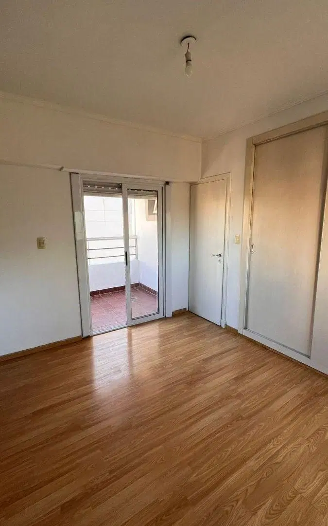 Departamento dos amibientes dormitorio en alquiler en Lanús Este 5