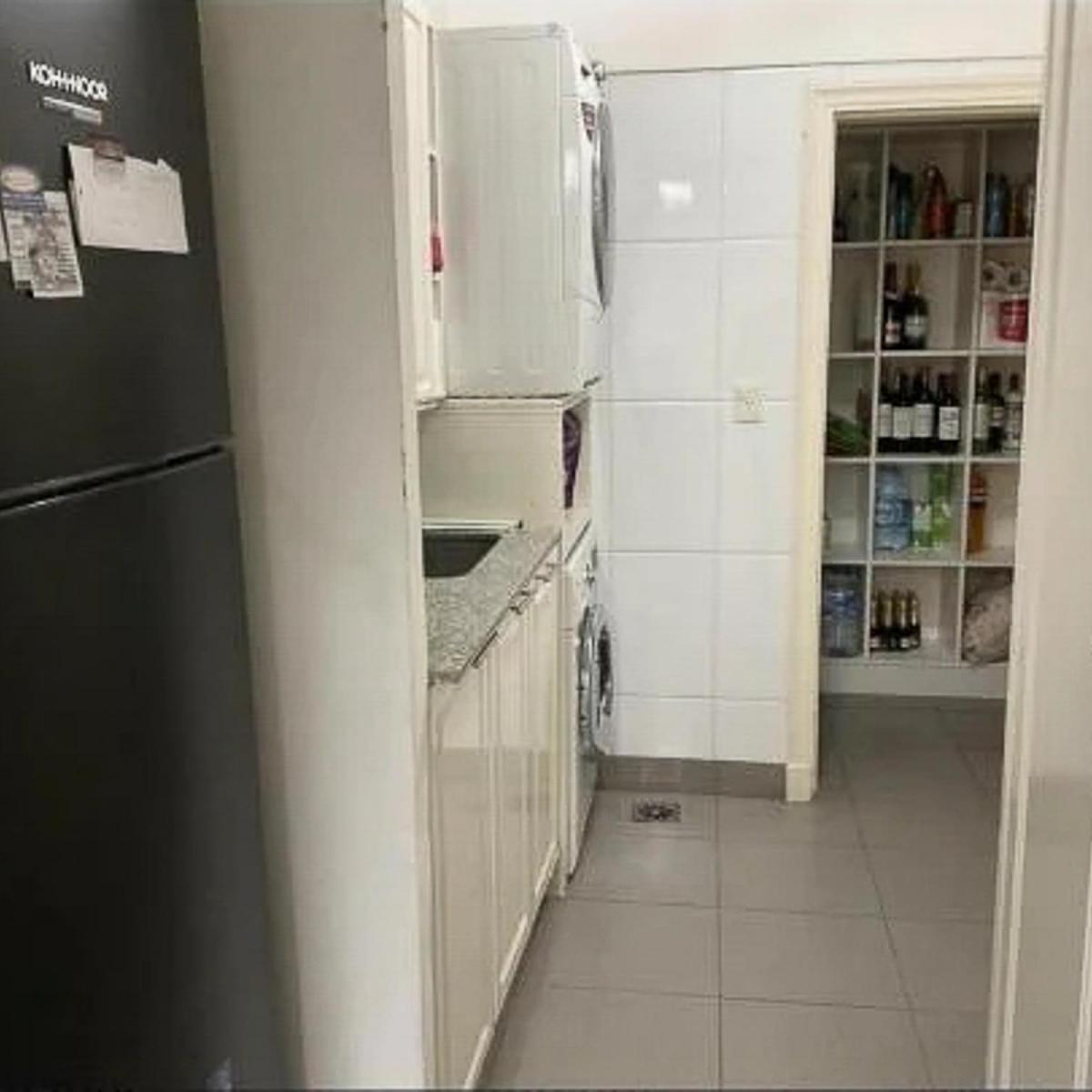 Se Vende Espectacular Departamento de 3 Pisos Que Cuenta Con: 5