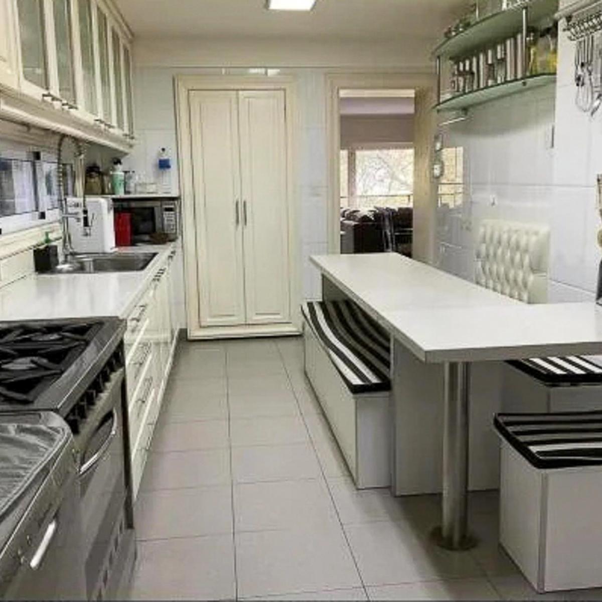 Se Vende Espectacular Departamento de 3 Pisos Que Cuenta Con: 3