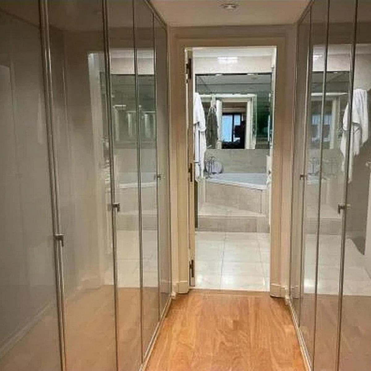 Se Vende Espectacular Departamento de 3 Pisos Que Cuenta Con: 1
