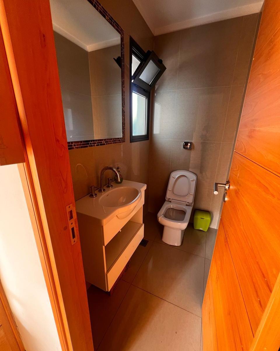 Departamento Venta 3 Dorm. 3 Baños, 2 Cochera Antiguedad 8 Años 2