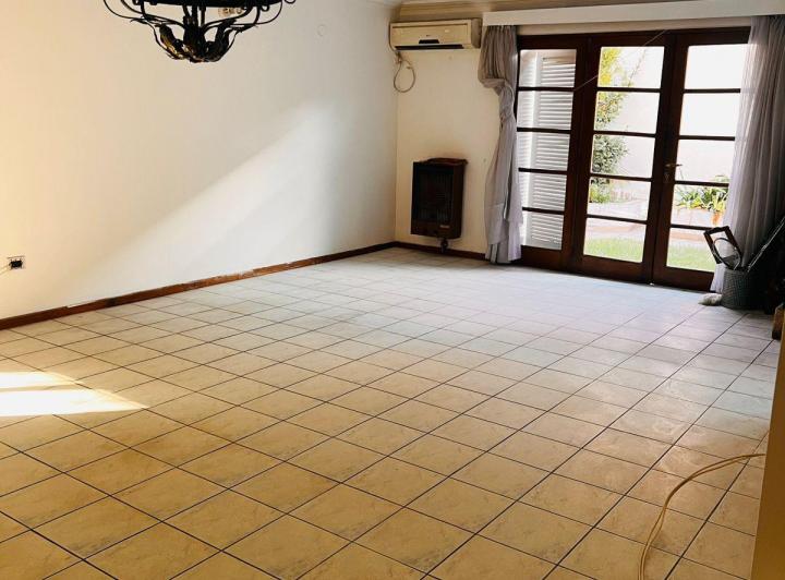 VENDE CASA EN CALLE BELGRANO 4 DORM 4 BAÑOS COCHERA COMPLEJO  4