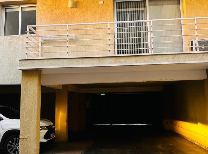 ALQUILO departamento con balcon dos dorm cochera techada porton automatico 4